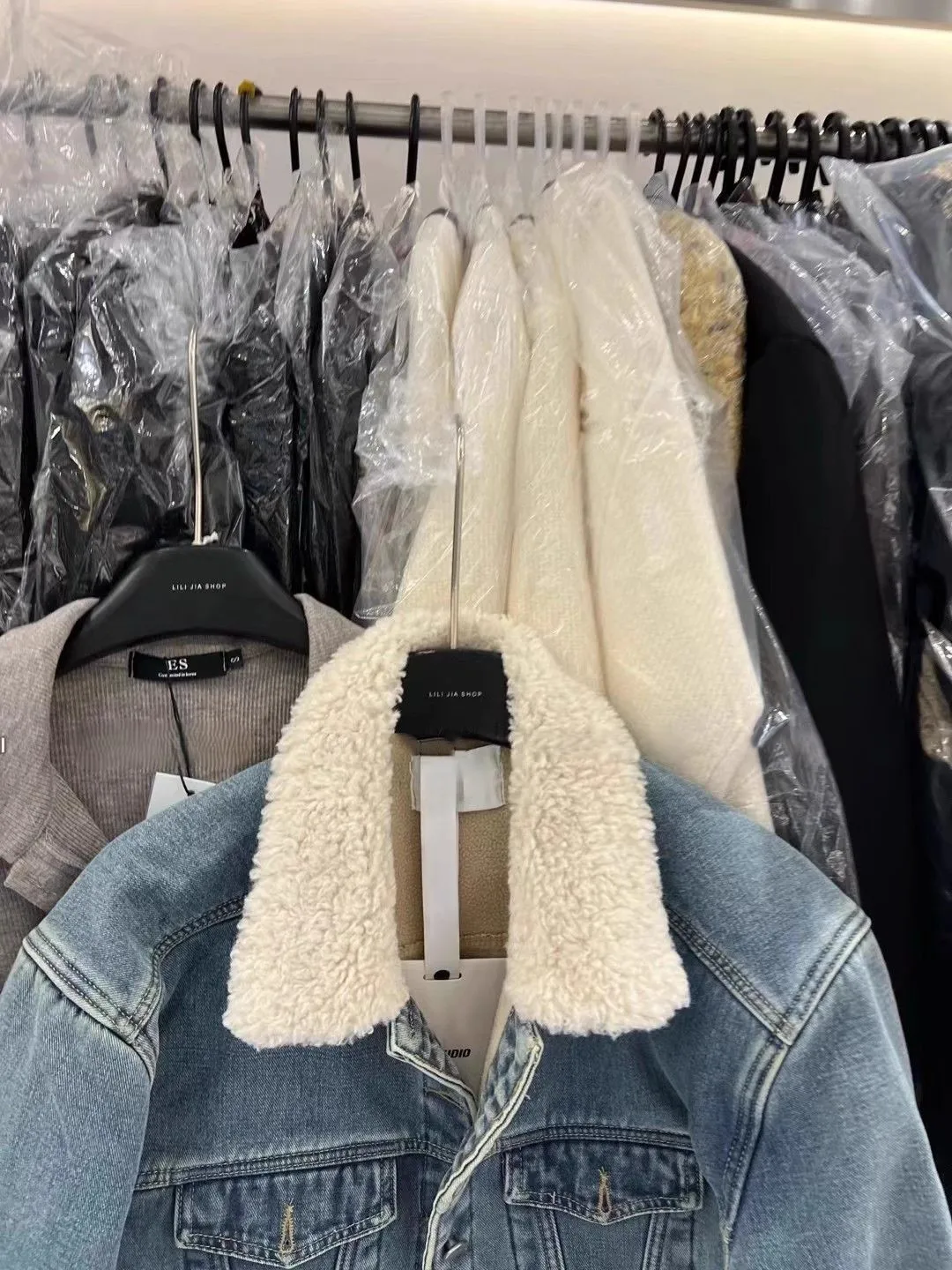 Denim Coat With Real Sheep Lamp Winter Fur Plush Womens Fall Sculpted Tailoring Minimalist Streetwear Trend Quick-Drying Jackets - Image 4
